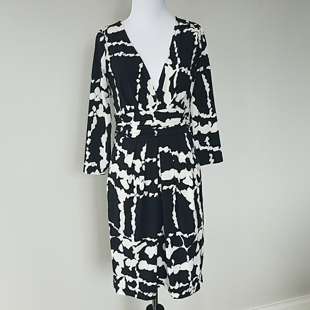Adorable BCBG black & white dress. Size S. EUC.